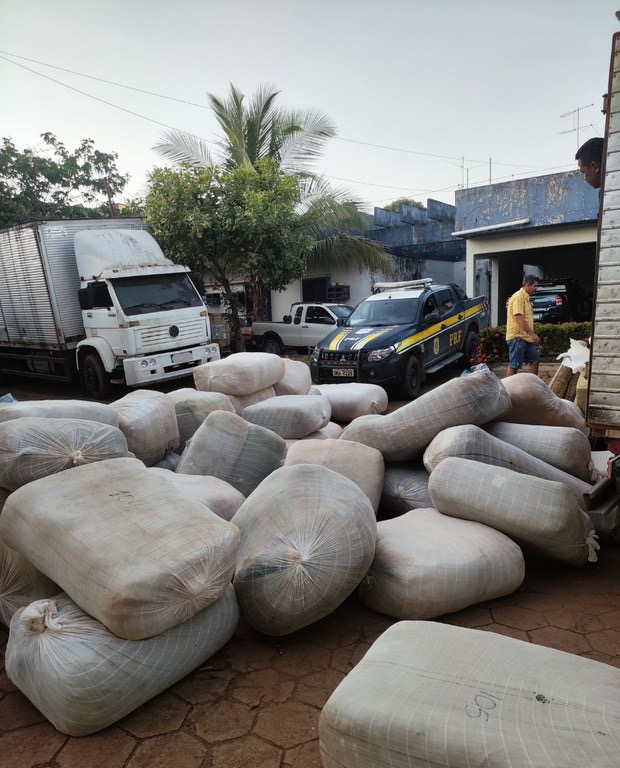 Em Porto Velho/RO, PRF apreende 4 toneladas de mercadorias com notas fiscais irregulares