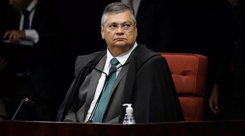 Dino dá prazo até as 20h para Câmara responder 4 perguntas sobre emendas de comissão